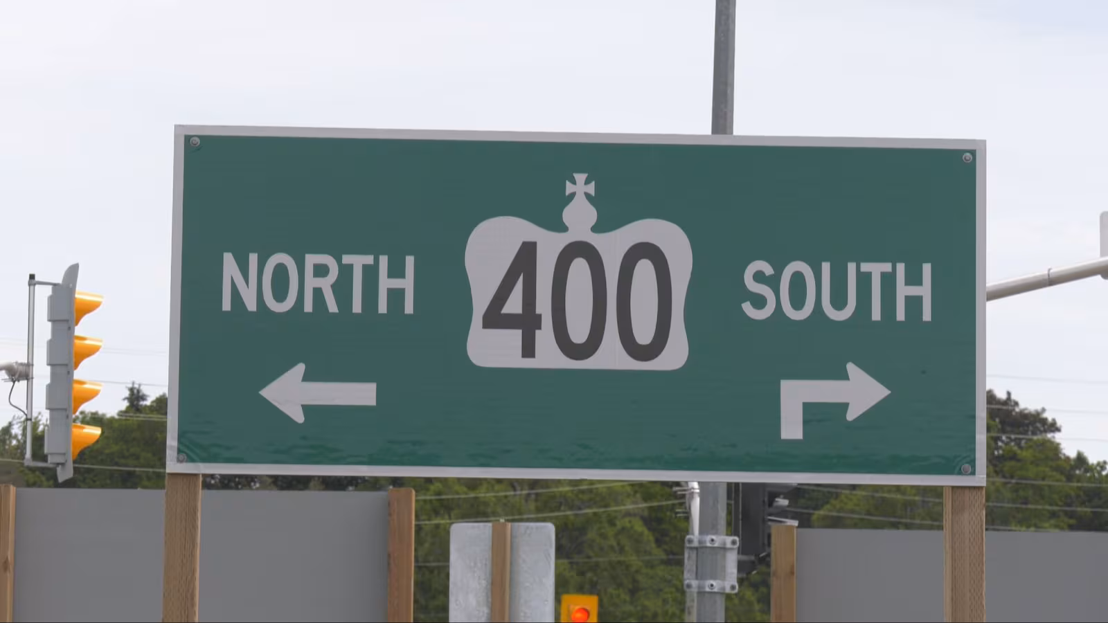 Highway 400 Accident, Bradford, Ontario, Canada: Multiple-Vehicle Crash Closes All Southbound Lanes